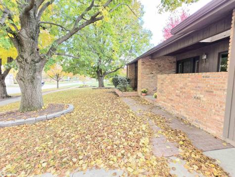 925 Briarstone Drive Mason City IA 50401