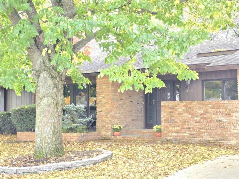 925 Briarstone Drive Mason City IA 50401