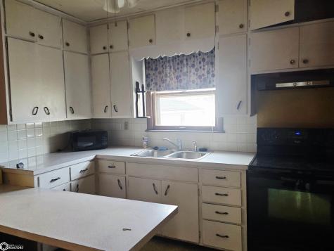 740 Grove Avenue Garner IA 50438