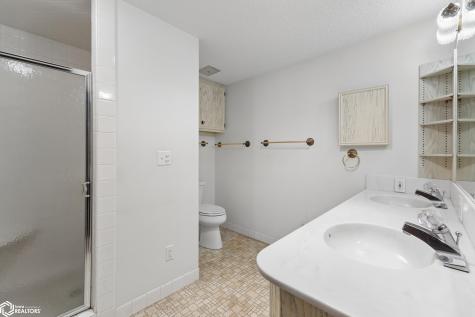 278 Lakeview Drive Mason City IA 50401