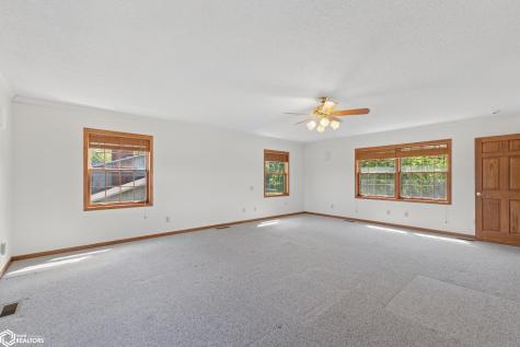 278 Lakeview Drive Mason City IA 50401
