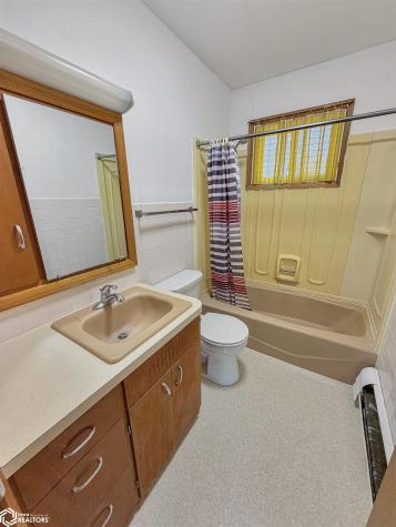 203 11th Street SE Hampton IA 50441