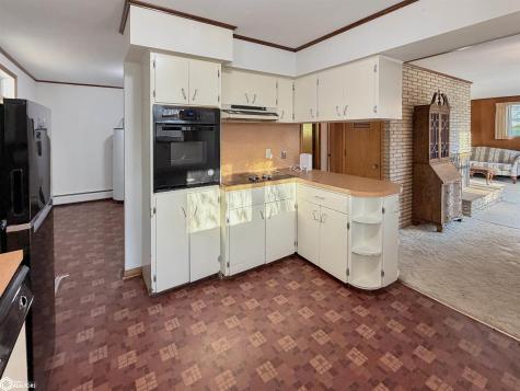 203 11th Street SE Hampton IA 50441