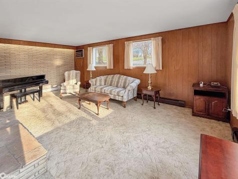 203 11th Street SE Hampton IA 50441