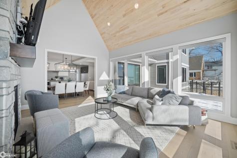 1811 N Shore Drive Clear Lake IA 50428