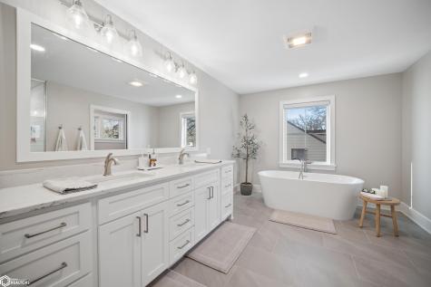 1811 N Shore Drive Clear Lake IA 50428