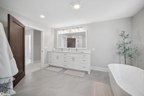 1811 N Shore Drive Clear Lake IA 50428