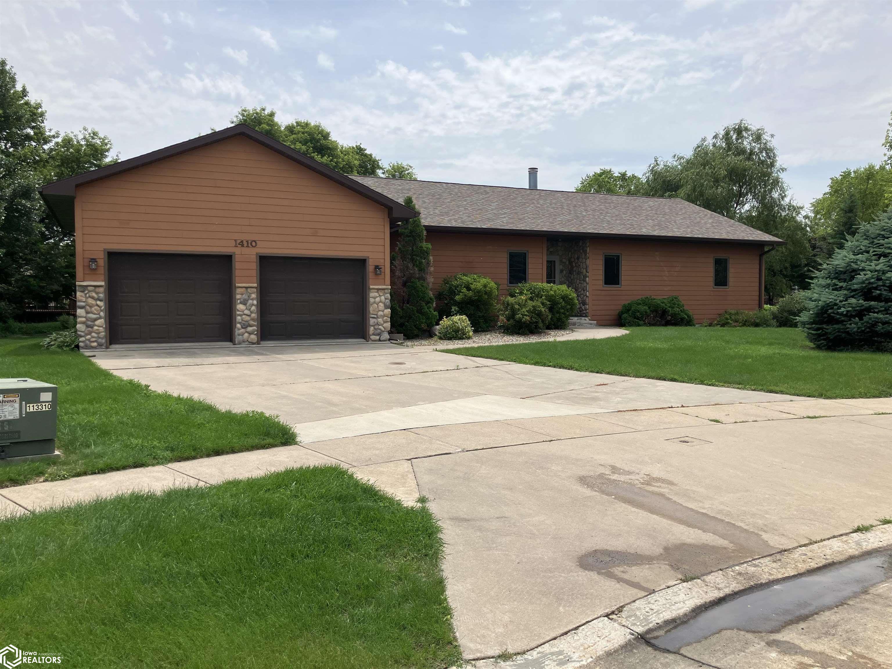 1410 Willow Street Clear Lake IA 50428