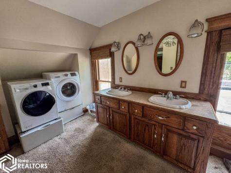 602 Central Avenue E Hampton IA 50441