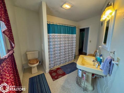 602 Central Avenue E Hampton IA 50441