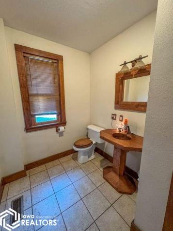 602 Central Avenue E Hampton IA 50441