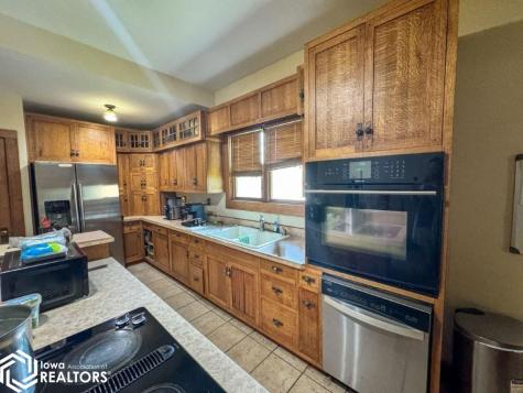 602 Central Avenue E Hampton IA 50441