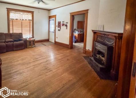 602 Central Avenue E Hampton IA 50441