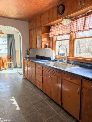 570 310th Street Woden IA 50484
