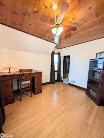 570 310th Street Woden IA 50484