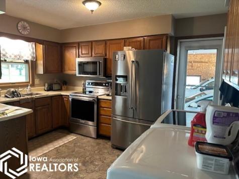 571 2nd Street SE Britt IA 50423