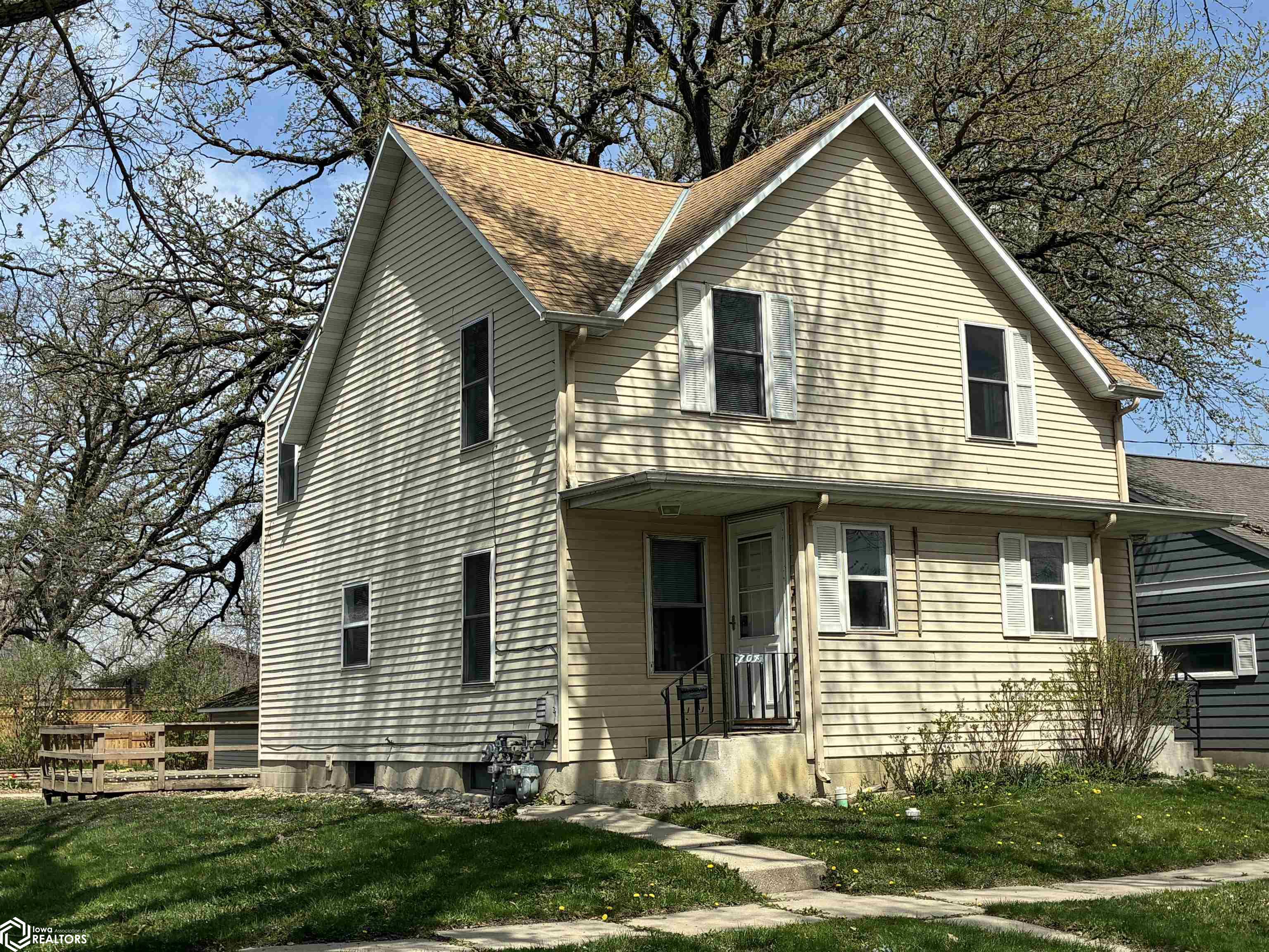 704 8th Avenue N Clear Lake IA 50428