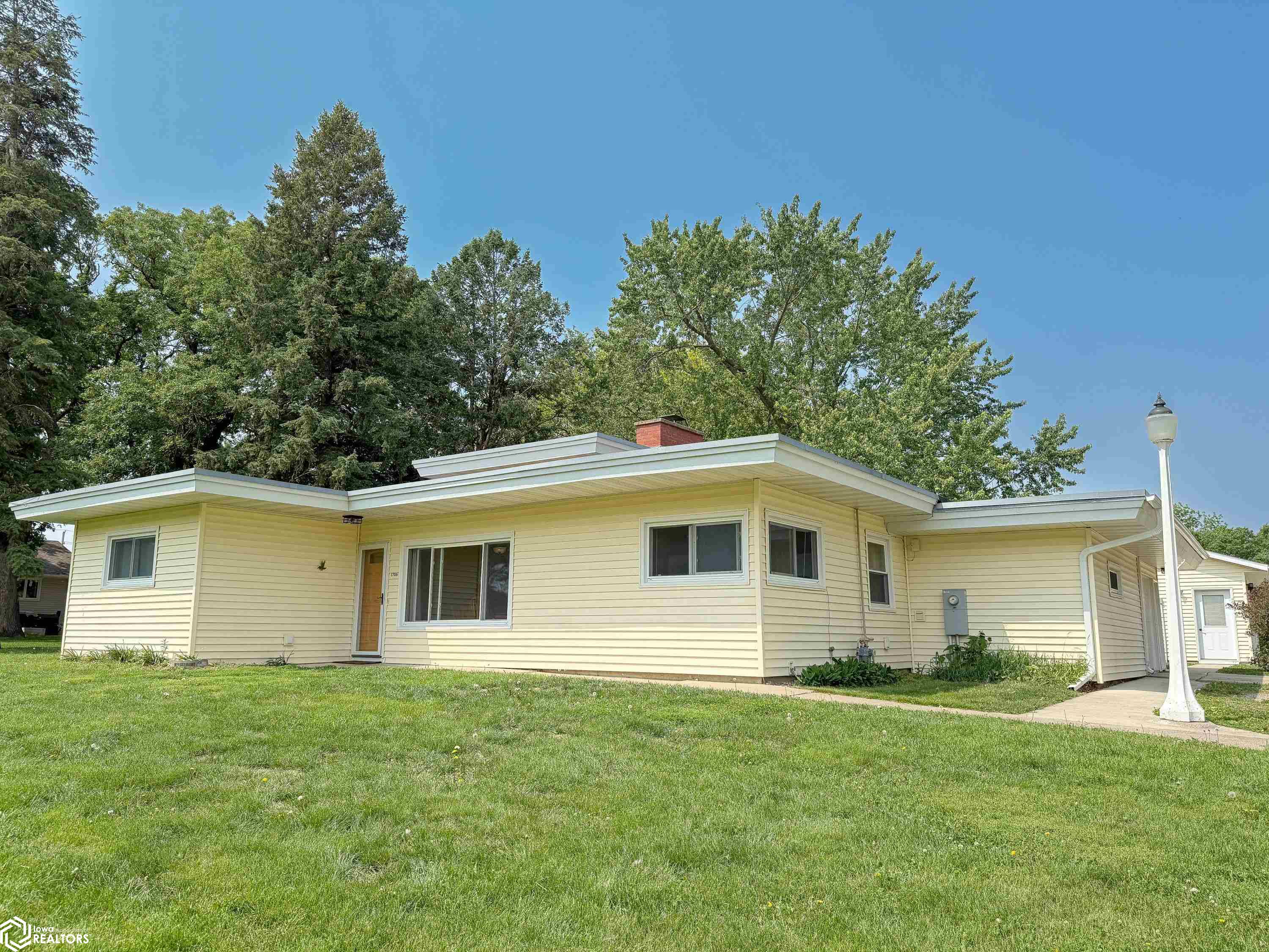 1706 N Federal Street Hampton IA 50441