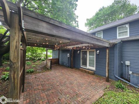 517 1st Street NE Buffalo Center IA 50424