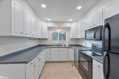 17 S 13th Street Clear Lake IA 50428