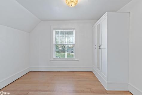 17 S 13th Street Clear Lake IA 50428