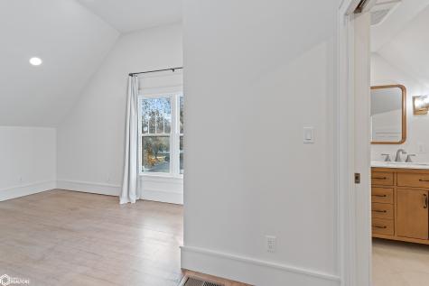 17 S 13th Street Clear Lake IA 50428