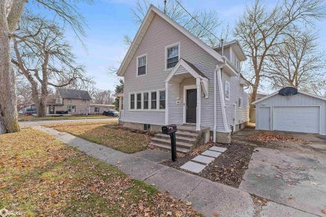 17 S 13th Street Clear Lake IA 50428