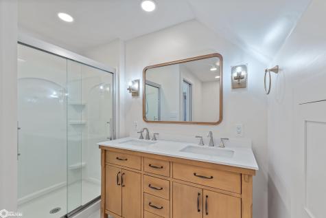 17 S 13th Street Clear Lake IA 50428