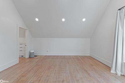 17 S 13th Street Clear Lake IA 50428