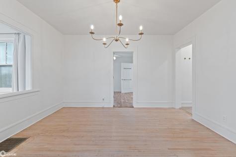17 S 13th Street Clear Lake IA 50428