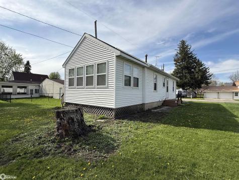 1107 N 5th Avenue Northwood IA 50459