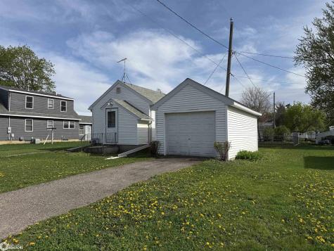 1107 N 5th Avenue Northwood IA 50459