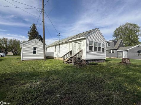 1107 N 5th Avenue Northwood IA 50459