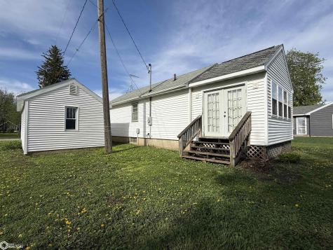 1107 N 5th Avenue Northwood IA 50459