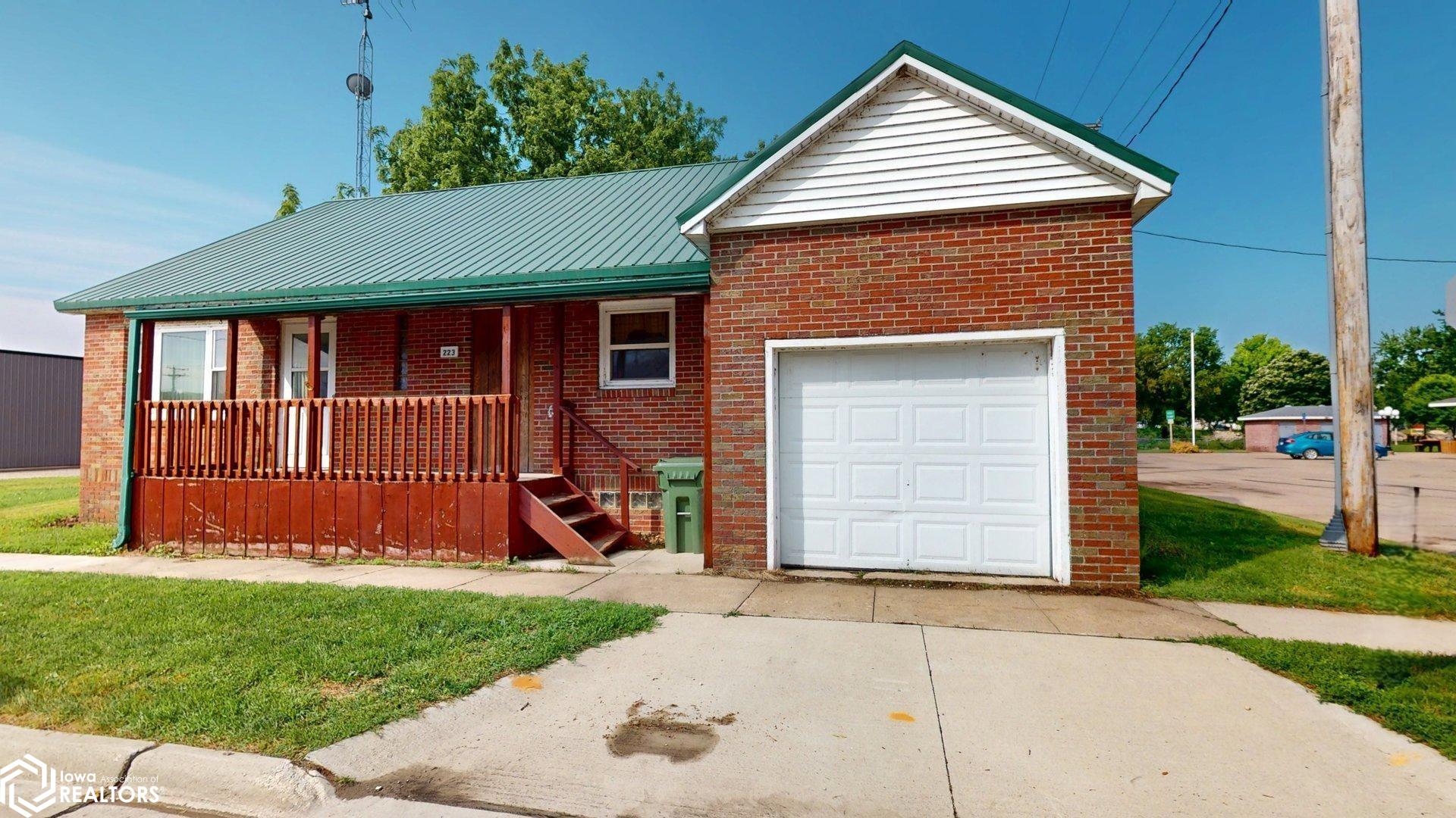 223 N 1st Greene IA 50636