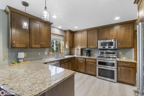 6 Deer Creek Court Mason City IA 50401