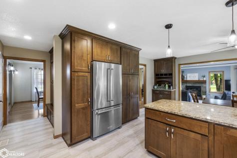 6 Deer Creek Court Mason City IA 50401