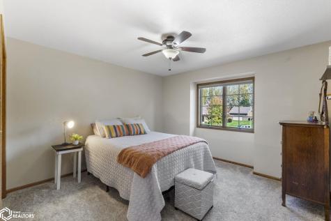 6 Deer Creek Court Mason City IA 50401