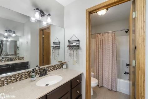 6 Deer Creek Court Mason City IA 50401