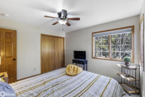 6 Deer Creek Court Mason City IA 50401