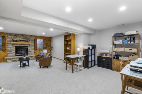 6 Deer Creek Court Mason City IA 50401