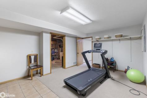 6 Deer Creek Court Mason City IA 50401