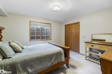 6 Deer Creek Court Mason City IA 50401