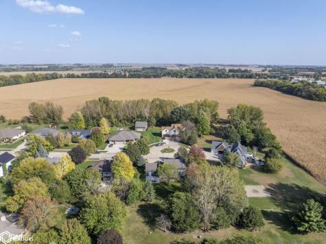 6 Deer Creek Court Mason City IA 50401