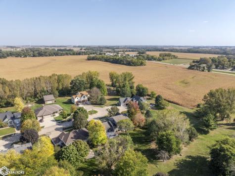 6 Deer Creek Court Mason City IA 50401