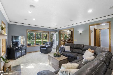 6 Deer Creek Court Mason City IA 50401