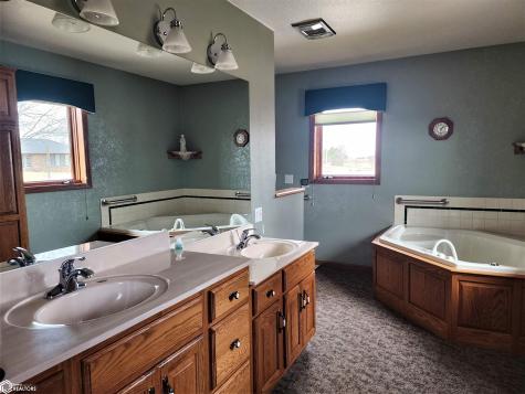 1309 N Country Club Road Algona IA 50511