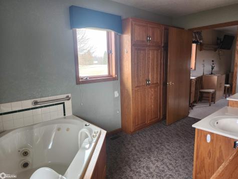1309 N Country Club Road Algona IA 50511