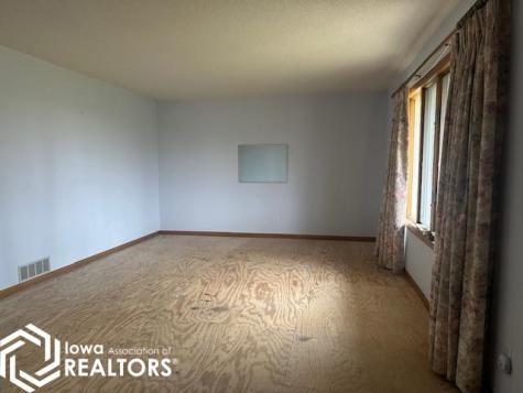 2575 Kent Avenue Britt IA 50423