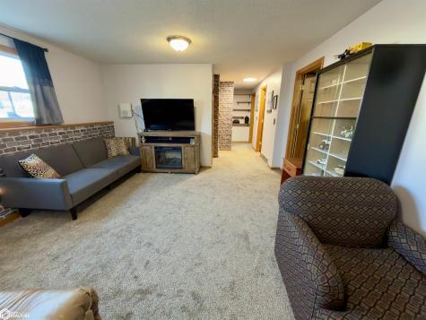 811 9th Street NW Mason City IA 50401
